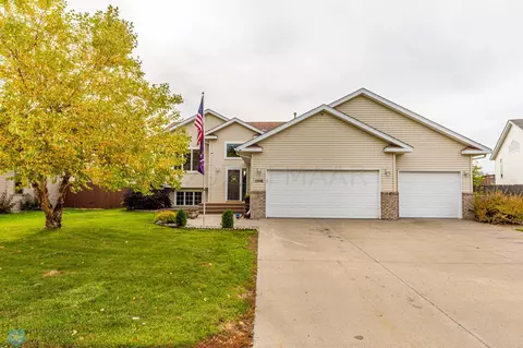1516 57 Ave S, Fargo, ND 58104