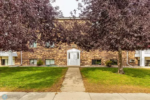 331 Prairiewood Cir S #301, Fargo, ND 58104