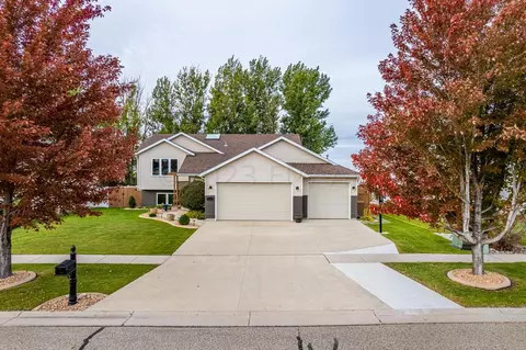 732 Westwynd Dr, West Fargo, ND 58078