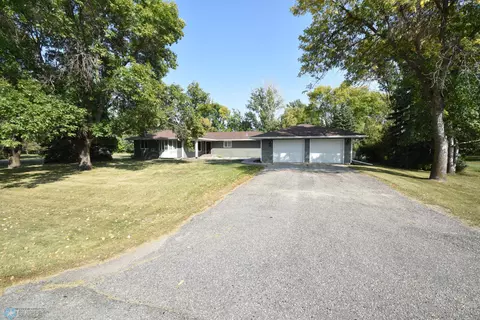 7102 12th St S, Fargo, ND 58104