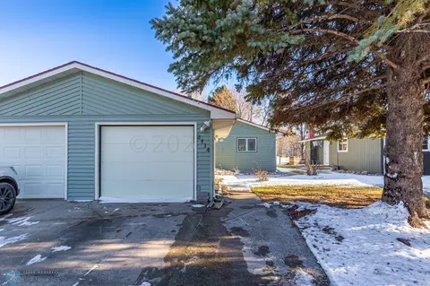 2414 Country Club Pkwy, Moorhead, MN 56560