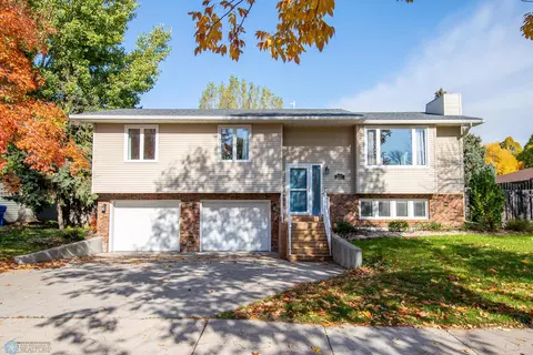 2207 25 12 Ave S, Fargo, ND 58103