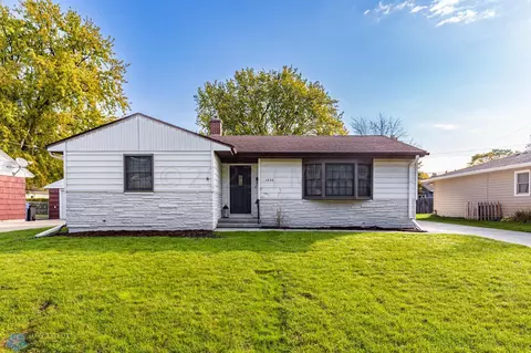 1436 12th St S, Fargo, ND 58103