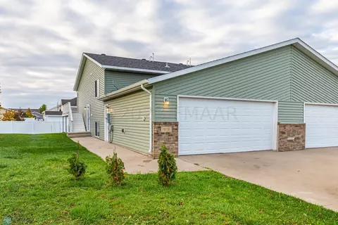 979 42 Ave W, West Fargo, ND 58078