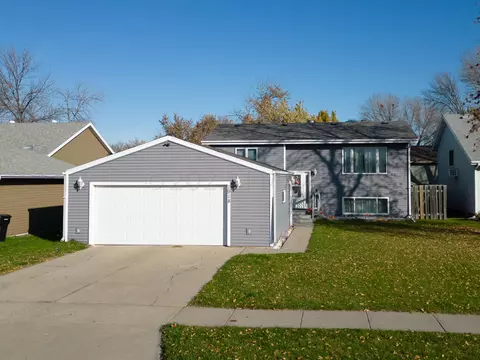 1918 5 Ave E, West Fargo, ND 58078