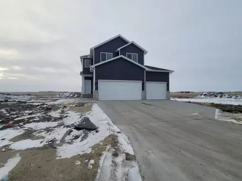 6753 28th St S, Fargo, ND 58104