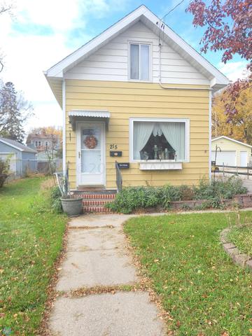 215 13th St N, Moorhead, MN 56560