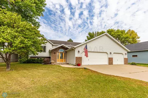 2825 29th St S, Moorhead, MN 56560