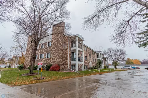 311 Prairiewood Cir S UNIT 3, Fargo, ND 58103