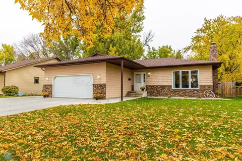 841 12 Ave E, West Fargo, ND 58078