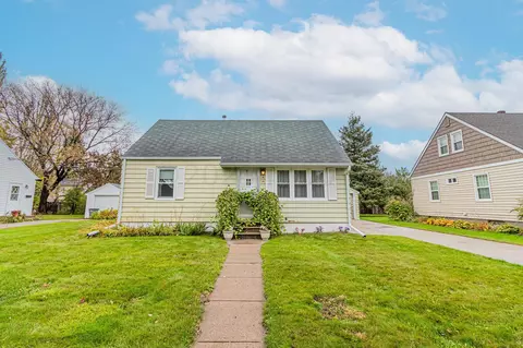 1414 4th St S, Moorhead, MN 56560