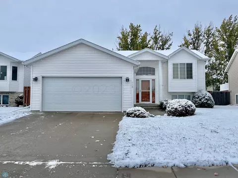 718 16 Ave W, West Fargo, ND 58078