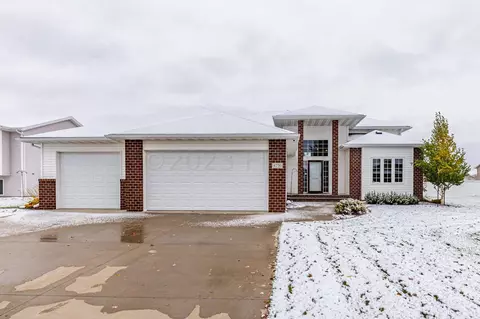 4270 Russet Ave S, Fargo, ND 58104