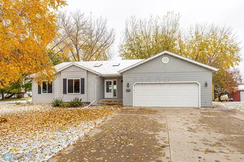 1822 32nd St S, Moorhead, MN 56560