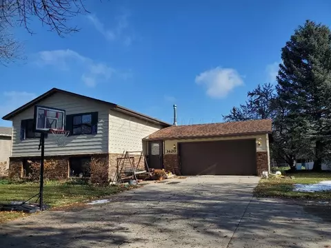 1420 23 St S, Fargo, ND 58103