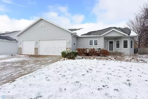 1814 33rd St S, Moorhead, MN 56560
