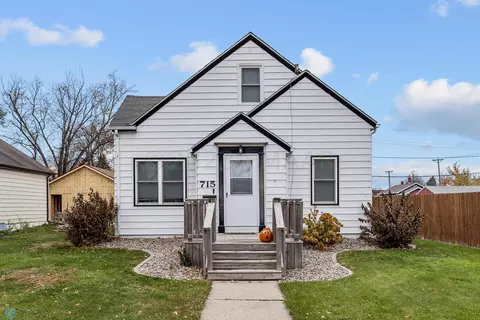 715 4th St N, Wahpeton, ND 58075