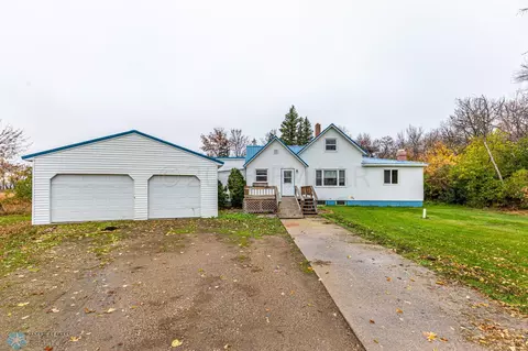 15762 1 St SE, Hillsboro, ND 58045
