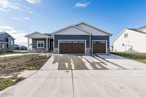 7481 Claire Dr S, Fargo, ND 58104
