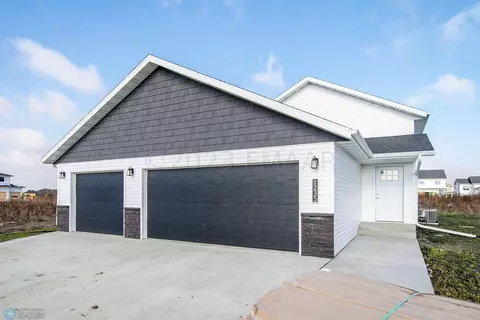 1235 Jill Dr W, West Fargo, ND 58078