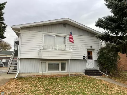 918 Oak St N, Fargo, ND 58102