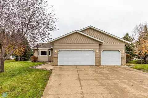 4328 Rivershore Dr S, Moorhead, MN 56560