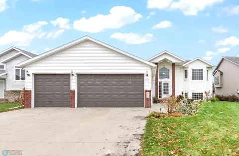 615 32nd St N, Moorhead, MN 56560