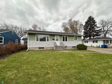 801 20 St S, Fargo, ND 58103