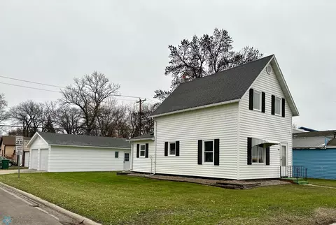 216 2nd Ave SE, Mayville, ND 58257