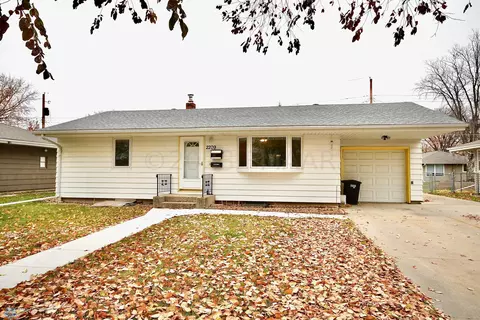 2209 10 St N, Fargo, ND 58102