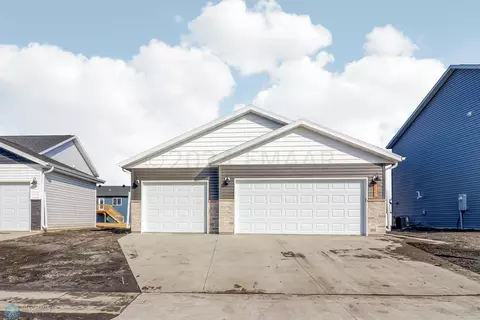 1110 Jill Dr W, West Fargo, ND 58078