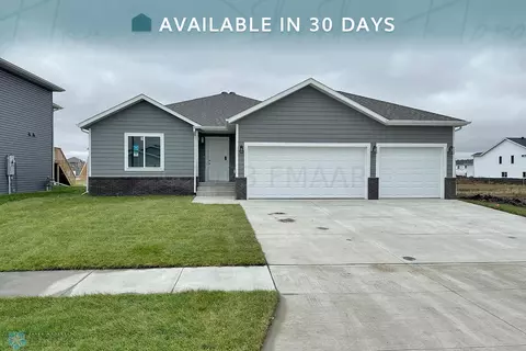 6947 14th St S, Fargo, ND 58104