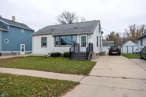 113 3rd Ave E, West Fargo, ND 58078