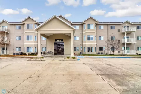 3434 28 St S UNIT 1, Fargo, ND 58104