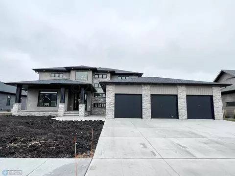 2751 Samuel Dr S, Fargo, ND 58104