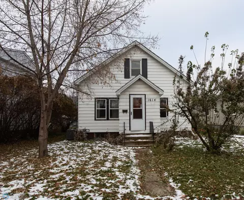 1614 7 St N, Fargo, ND 58102