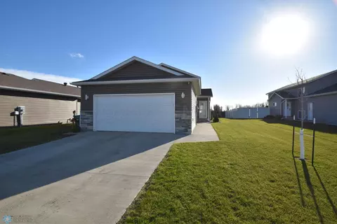 617 5th St E, Horace, ND 58047