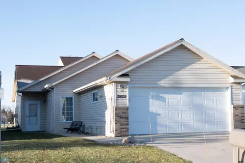 2825 35th St S, Moorhead, MN 56560