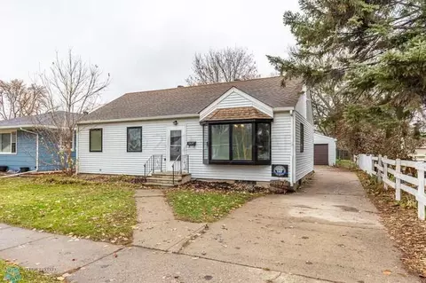 1317 16 St S, Fargo, ND 58103