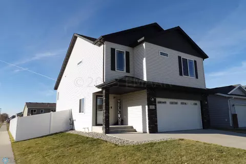 4463 18th St S, Moorhead, MN 56560