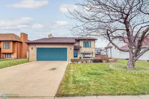 3037 24 Ave S, Fargo, ND 58103