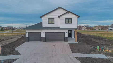 4843 4th St S, Moorhead, MN 56560