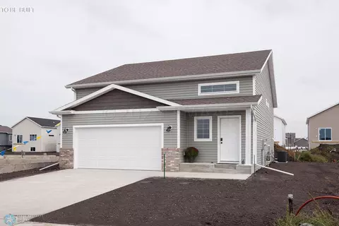 6369 Saint Ann Ave, Horace, ND 58047