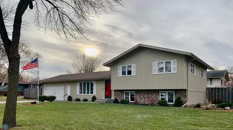 1 38th Avenue Cir S, Moorhead, MN 56560