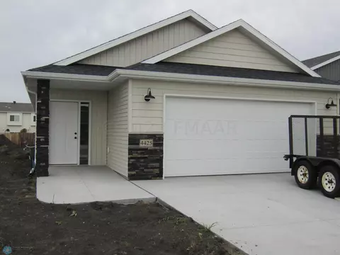 4425 19th St S, Moorhead, MN 56560