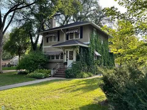 1202 7 St S, Fargo, ND 58103 photo 2