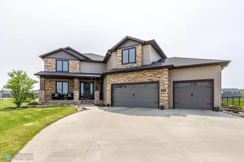 919 Mulberry Ln W, West Fargo, ND 58078