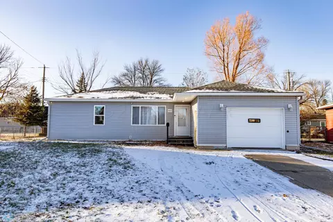 805 19 St S, Fargo, ND 58103