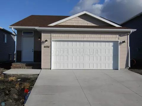 4434 19 St S, Moorhead, MN 56560