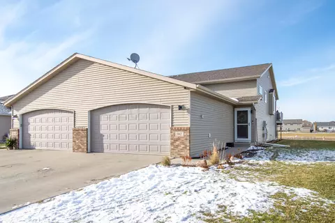 982 Parkway Dr, West Fargo, ND 58078